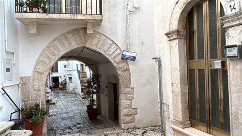 Indipendente, Parzialmente Ristrutturato, con Locale